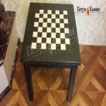 Квадратный мраморный столик, со встроенной внутрь шахматной доской. Цена 15000 рублей