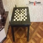 Квадратный мраморный столик, со встроенной внутрь шахматной доской. Цена 15000 рублей