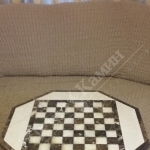 Мраморный столик, со встроенной шахматной доской. Цена 25000 рублей