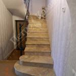 арт. № 133. Мраморная лестница изготовлена из мрамора Brechia Onichata
