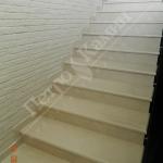 арт. № 143. Классическая мраморная лестница изготовлена из мрамора Crema Marfil
