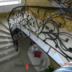 арт. № 146. Изящная классическая мраморная лестница из мрамора Crema Marfil