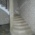 арт. № 176. Лестница с пригласительными ступенями облицована турецким мрамором Rosalia
