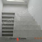 Маршевая бетонная лестница с площадкой